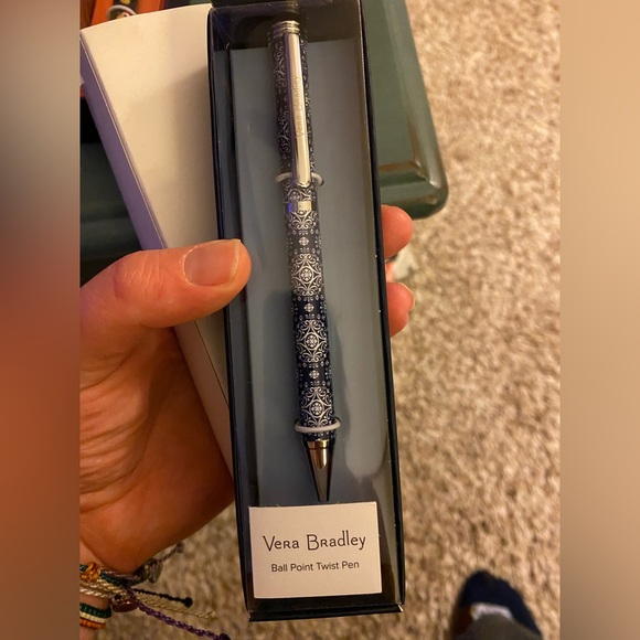 Vera Bradley Ball Point Twist Pen Steel Blue Medallion NWT - Picture 1 of 1
